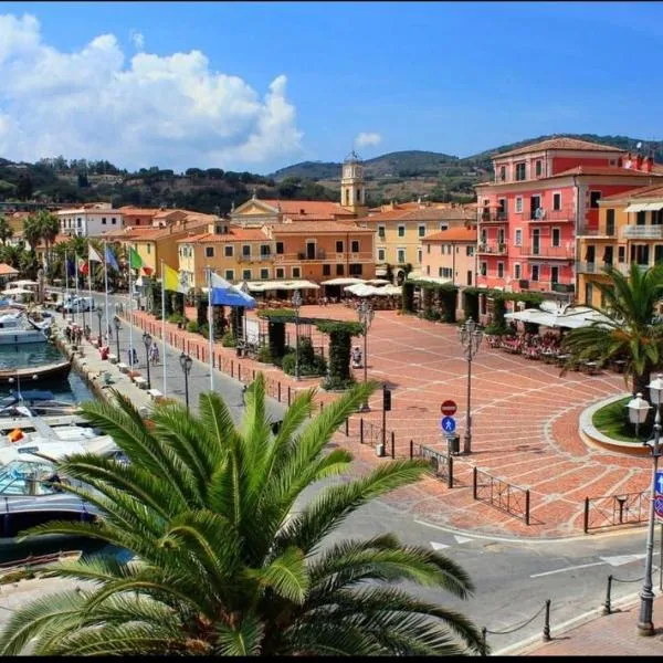 casa Caly, hotel v mestu Porto Azzurro