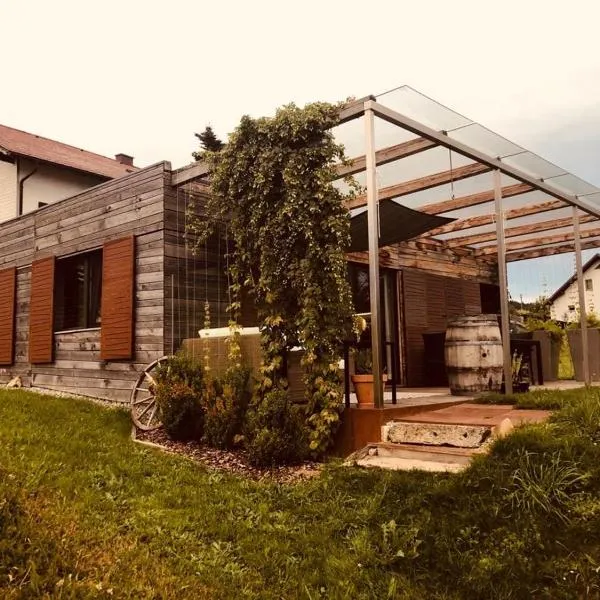 Chalet im Grünen, hotel v destinaci Schenkenfelden