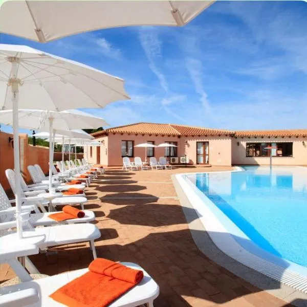 Gallura style Res Baia Del Mirti B4 1BedAp sleeps4, hôtel à Vignola Mare