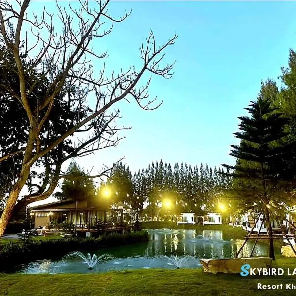SkyBird Lake View Resort Khaoyai, hotel in Khanong Phra