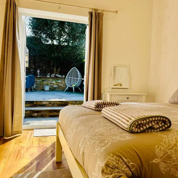 No3 Little Eaton - Perfectly located town house - By the sea - Free Parking, hotel in Kent