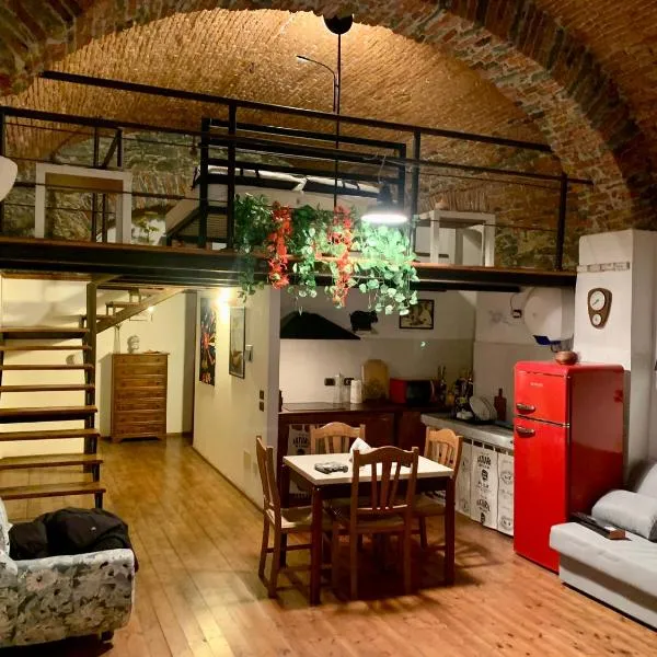 Ca' du Ventu - Cozy house with mezzanine & little garage, hotel v destinaci Calice Ligure