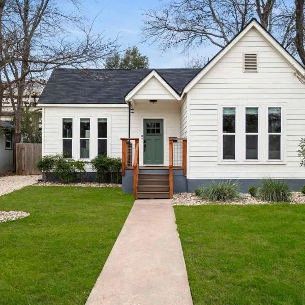 2 Bedroom Cherrywood Cottage - Firepit - Near UT, hotel din Austin