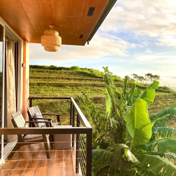 Mt Kanlaon View in a Modern Loft Farmhouse, hotel v destinaci Panubigan