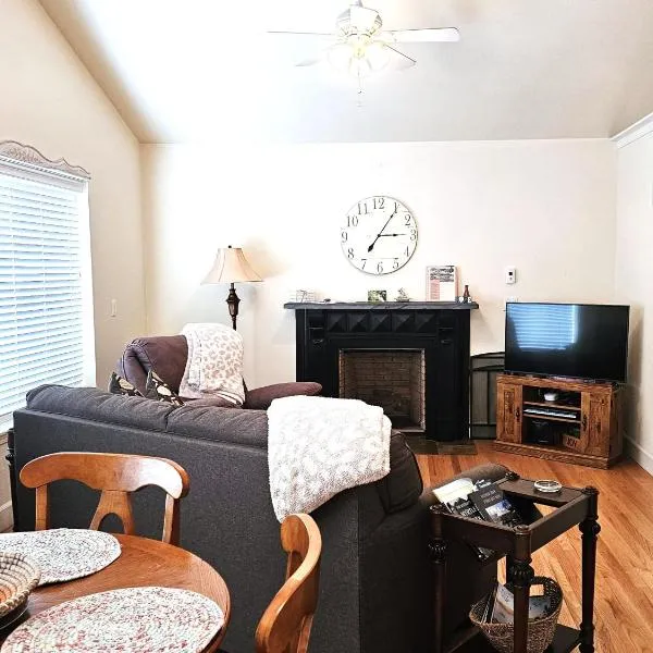 Charming, Private Cottage in Myrtle Creek, hotel v destinaci Myrtle Creek