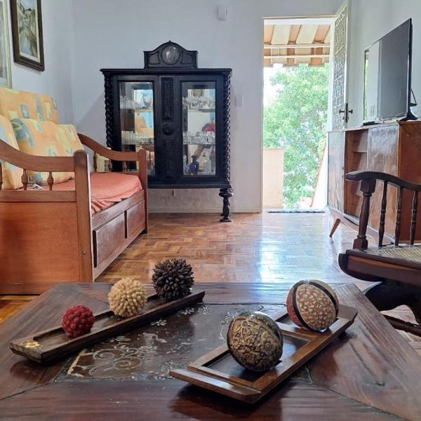 Casa vintage ampla com varanda em Santa Teresa