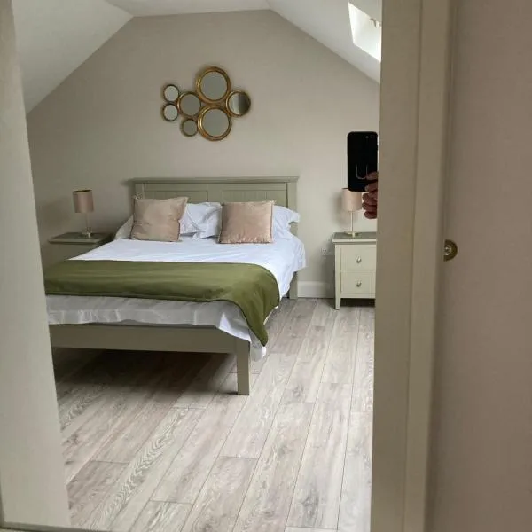 Dalys Back House, hotel in Béal Átha Póirin