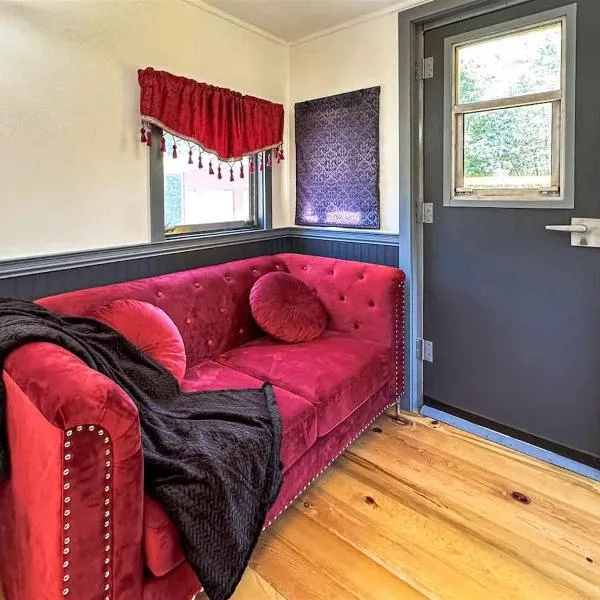 Paw Railway Getaway, hotel em Port Angeles