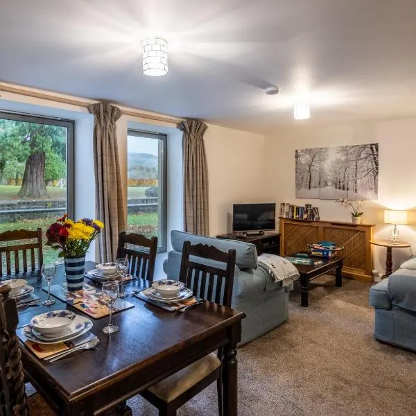 Raven Wing Apartments - Highland Club Scotland, hotel in Fort Augustus