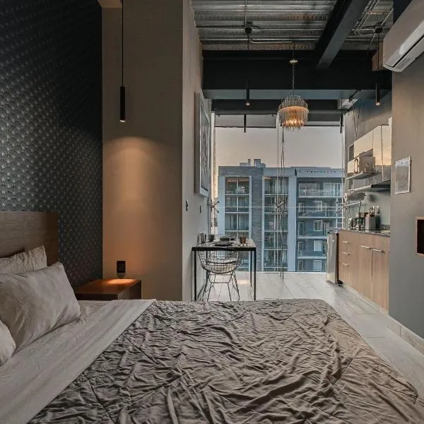 Skyline Loft – Modern Comfort, Stunning City Views – hotel w mieście Meksyk