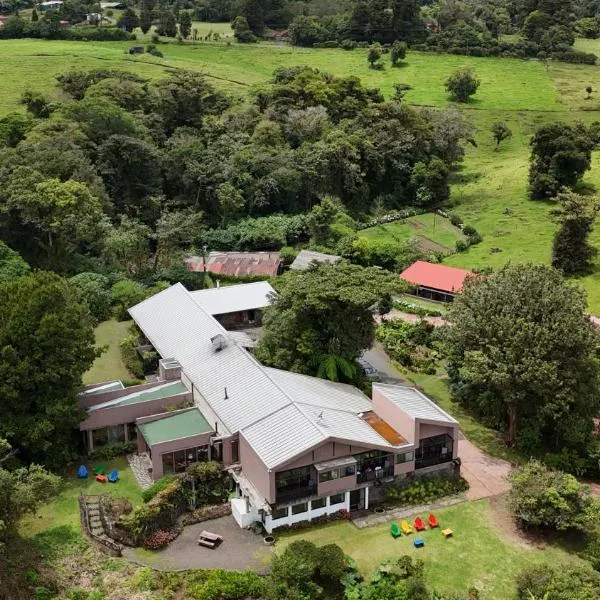 Poas Volcano Lodge, hotel in Vara Blanca