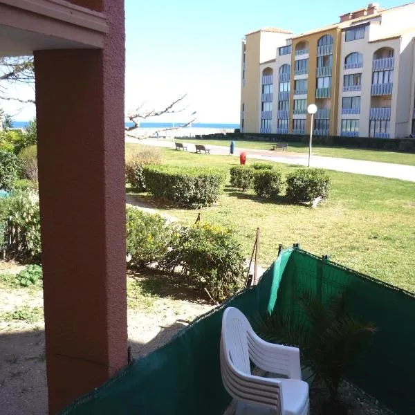 Barcarès F2 cabine, RDC, plage 50 m, 28 m2, 6 personnes, hotel in Le Barcarès