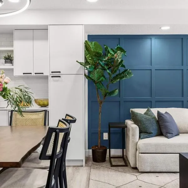 Newly Built 2BR Mountain Escape in DT Canmore!, hotel a Canmore