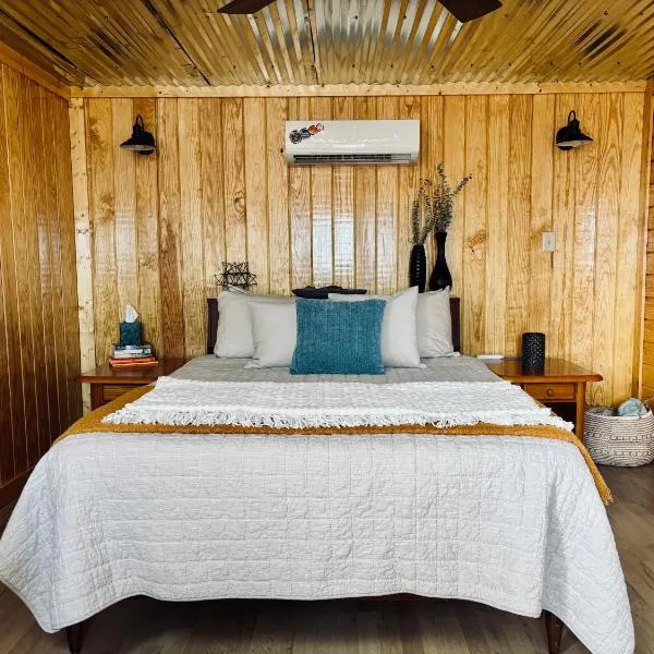 BRB - Cozy Bungalow at the Top of the Canyon, hotel v destinaci Jasper