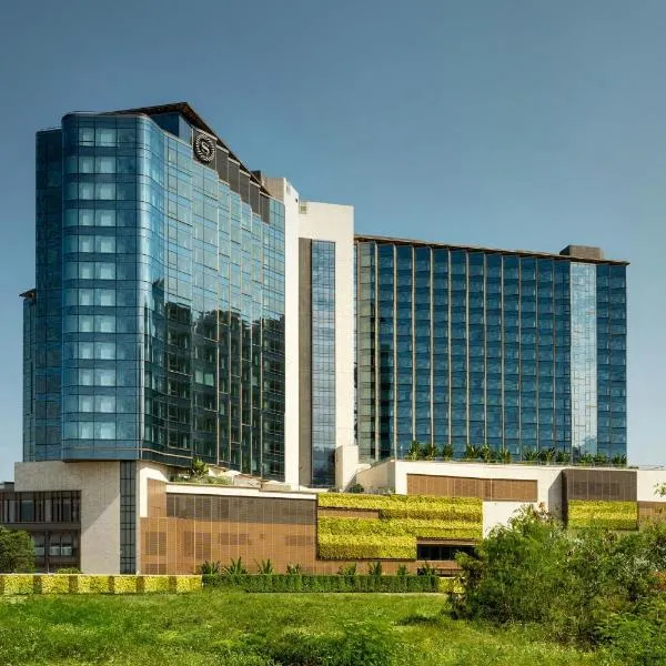 Sheraton Hong Kong Tung Chung Hotel, hotel v Hong Kongu
