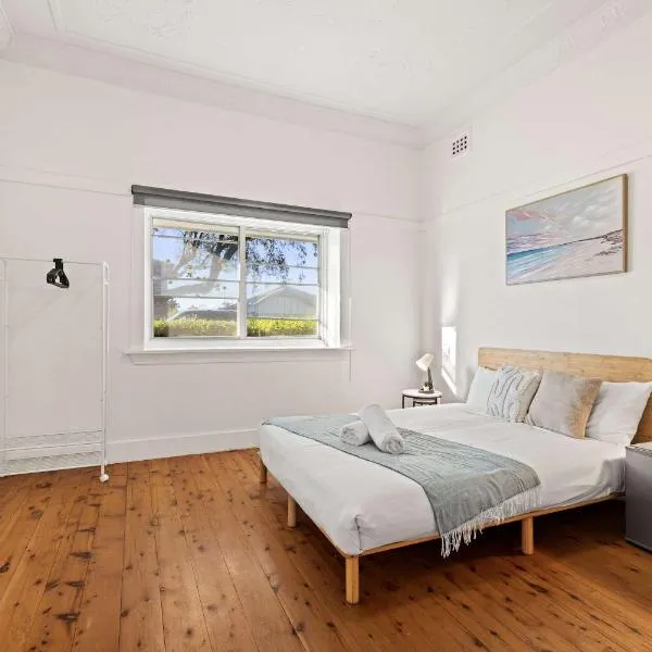 Serene Double Room - Cozy hideaway in South Hurstville - Shared Bathroom, hotel in Sydney