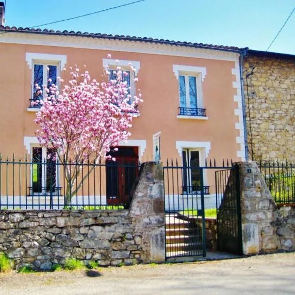 Au Petit Verger, hotel in Puivert