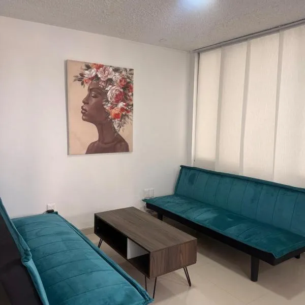 Habitación pequeña a una cuadra de Ventura Plaza, hotel in Cúcuta