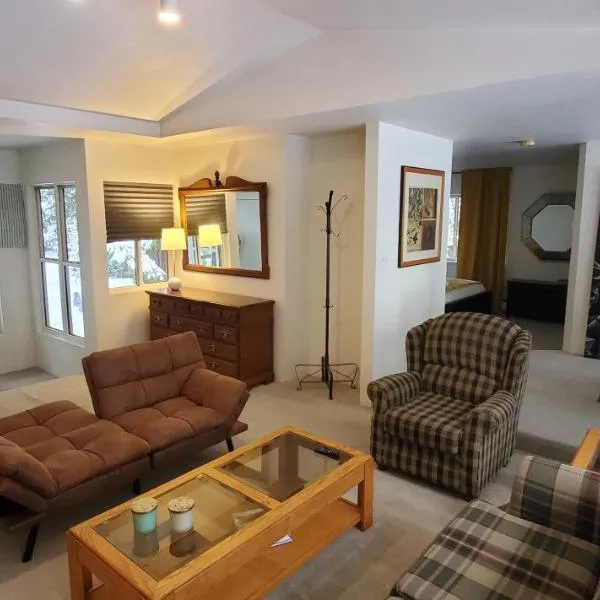 Garden Retreat in West Vancouver, hotel in West Vancouver