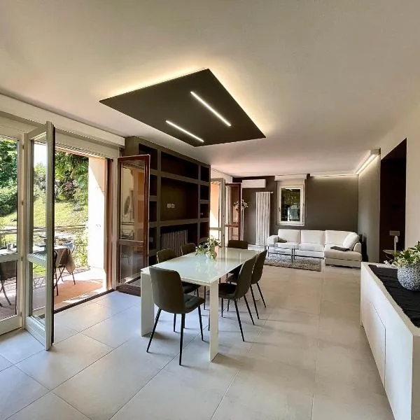 Elegant & Comfortable Modern Home with swimming pool, hotel din Stresa