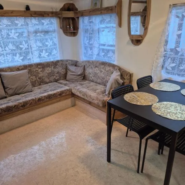 Mobil-Home N 17, hotel v destinaci Fourmies