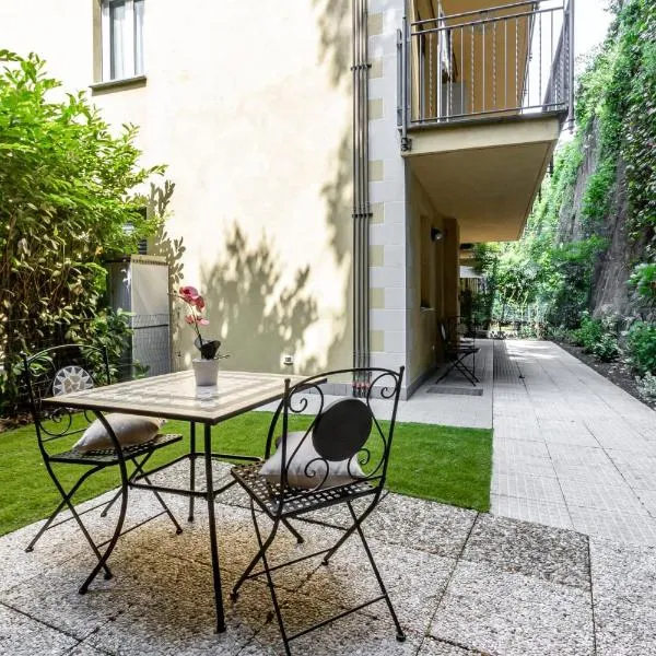 CASA SOFIA- Giardino e Garage privato, hotel in Como