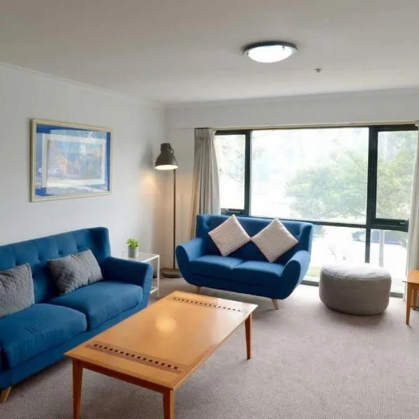Sunny Braddon Apt near Civic - Hosted by Canstay, viešbutis Kanberoje