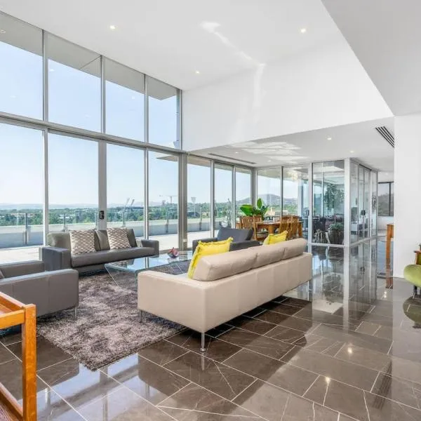 Modern 3BR Home 5 mins away from Parliament House - Hosted by Canstay，Barton的飯店