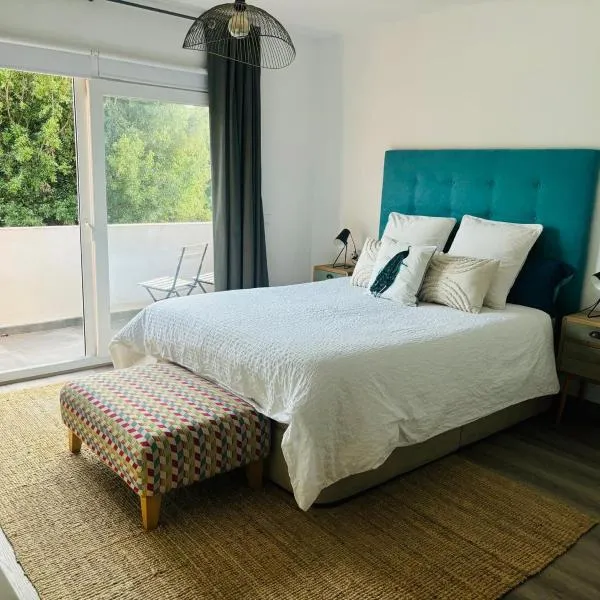 Casa de 3 plantas, con jardín y vistas al golf, hotel Benalmádenában