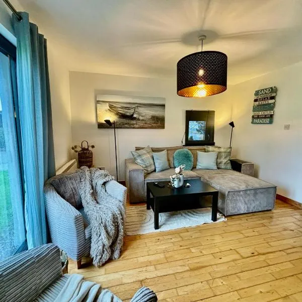 Sea Whispers - My Charming Costal Retreat in Youghal, hotel v destinaci Youghal