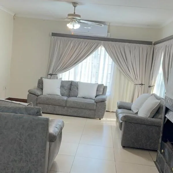 Home 11 Strydom，位于内尔斯普雷特的酒店