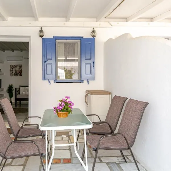 Elenitas beach house in Ornos, hotel v destinaci Ornos