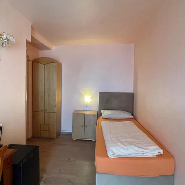 Hotel Am Roonplatz, viešbutis Bonoje