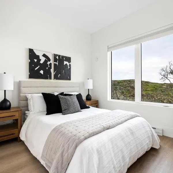 Mountain Suite - Fully Equipped Kitchen - Heated Bathroom Floor - Ocean View Fire Pit - WD, hotel din Nanaimo