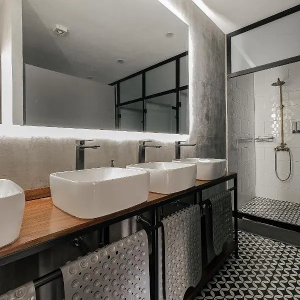 Luxury hostel shared mixed room – hotel w mieście Meksyk