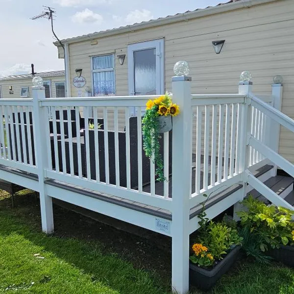 Colorado Caravan Hire at Skipsea Sands Holiday Park, hotel in Barmston
