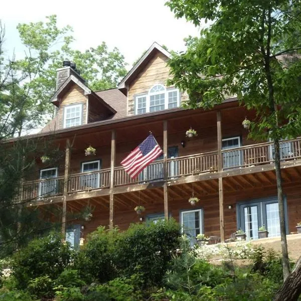 Long Mountain Lodge Bed & Breakfast, hotel di Dahlonega