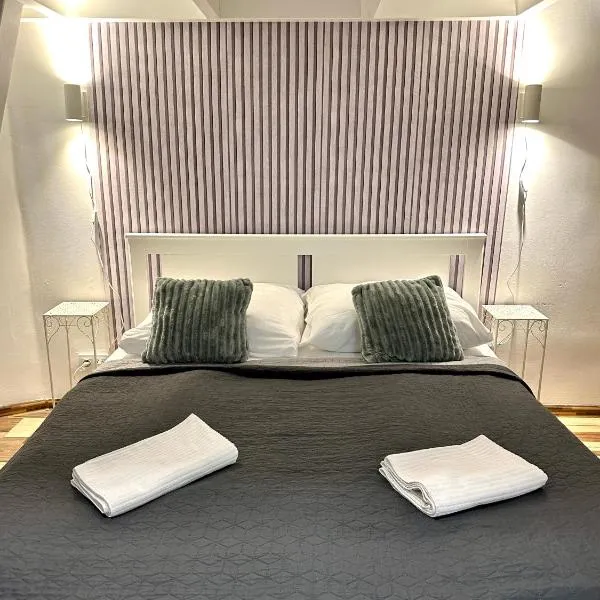 Elly Modern Oldtown Apartments, hotelli Prahassa