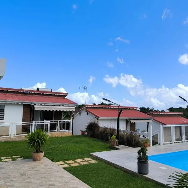 Les papillons Doré- Mango، فندق في سانت-روز