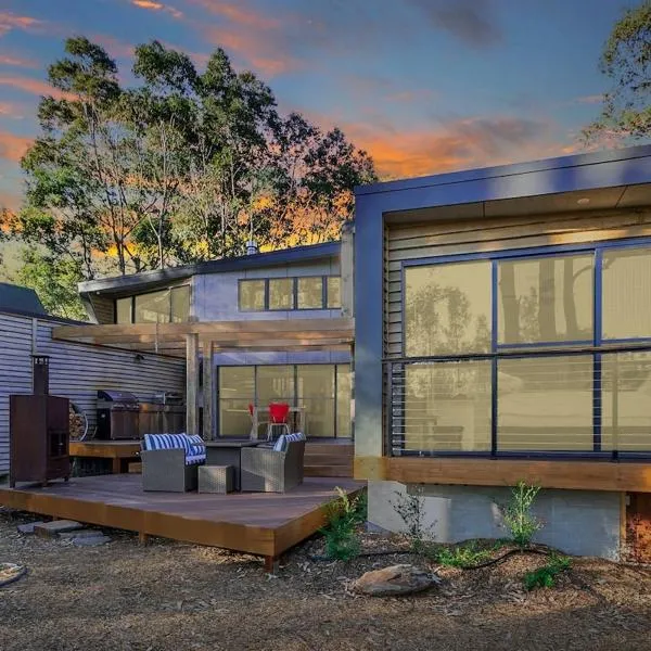 Mossy Green Door MTB stay minutes to Mogo Trails, hotel in Mossy Point