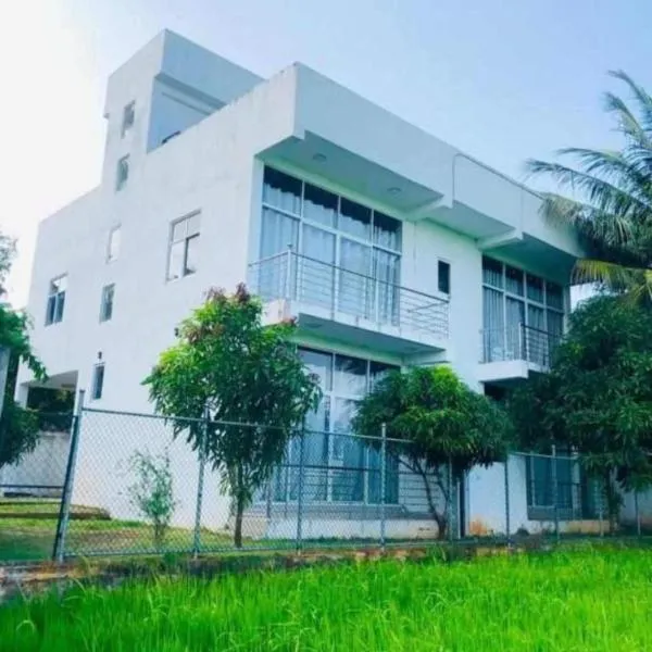 Villa Emerald & YALA safari, hôtel à Tissamaharama
