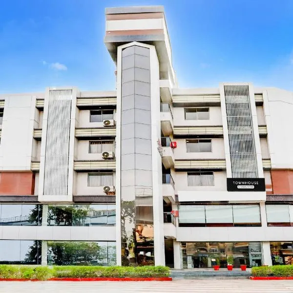 Super Townhouse Prahladnagar, hotel v destinaci Sarkhej