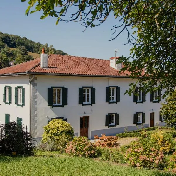 Maison Gamboia, chambres d'hôtes au calme avec jardin, ξενοδοχείο σε Hasparren