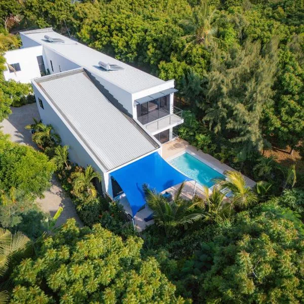 Coral Reef Villas - luxury 5 star villas each with private pool, Watamu, hotel v destinaci Watamu