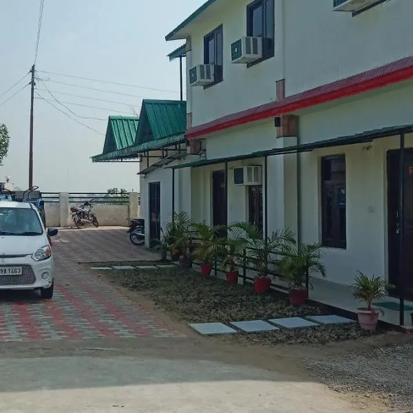 Bhavesh home Stay, hotel u gradu Jhirna