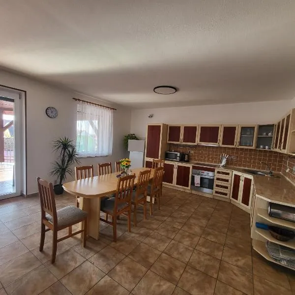 Penzion u Jessyho - APARTMÁN, hotelli kohteessa Perná