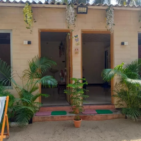 Holiday Tourisms Group of Homestay Rooms Scuba Diving Boating Watersports-Tarkarli-Devbag Beach, hótel í Bhogwe