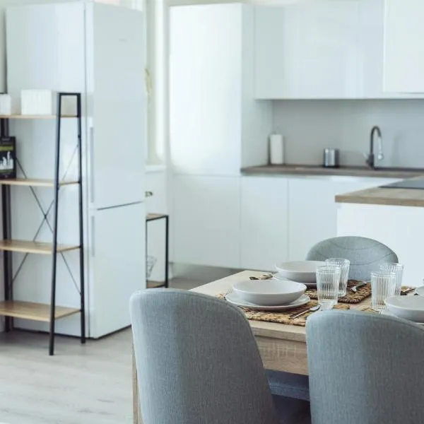 Modern 1-Bedroom Apartment ǀ AC, Free Parking, hotel Főréven