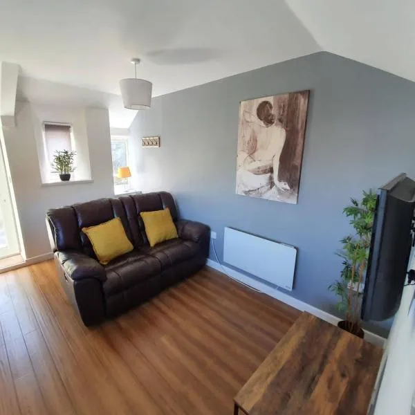 SeaView-PetsOK-Patio-1BR, hotel in Mevagissey