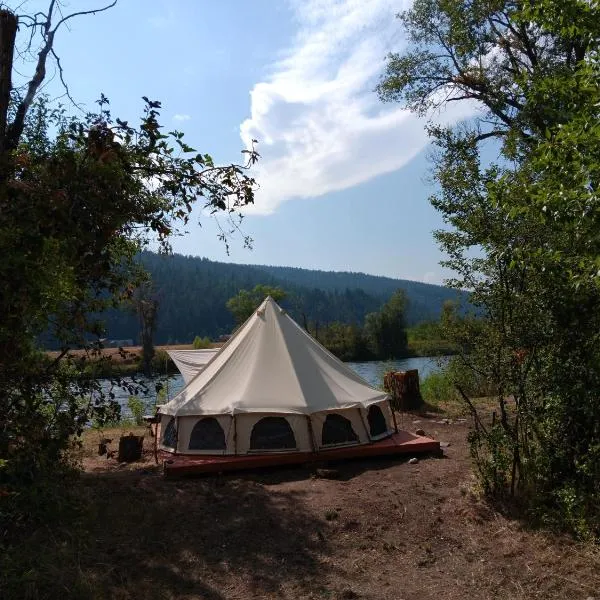 Snake River Glamping, hotel v destinaci Irwin
